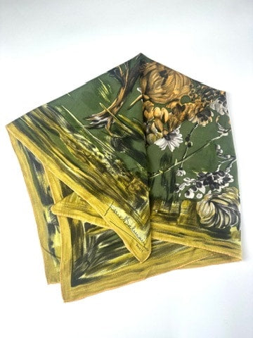 Carré Pierre Balmain en soie verte et jaune motif automne floral vintage authentique