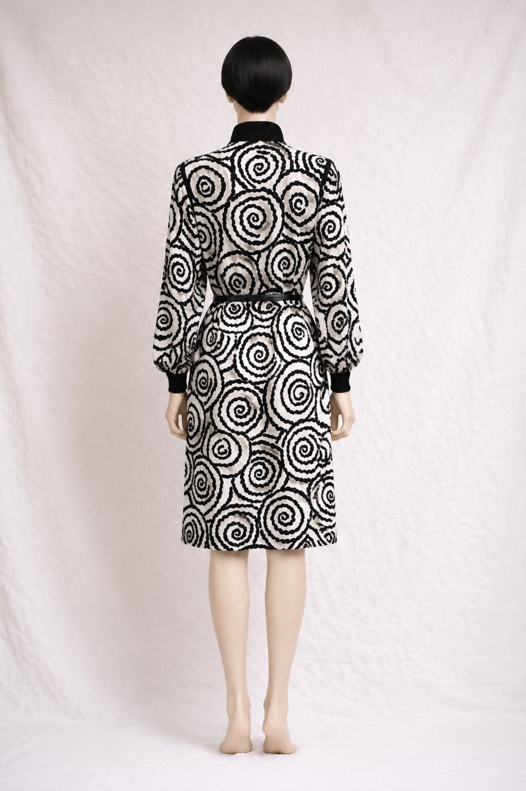 Robe en soie noire et blanche vintage authentique Louis Féraud