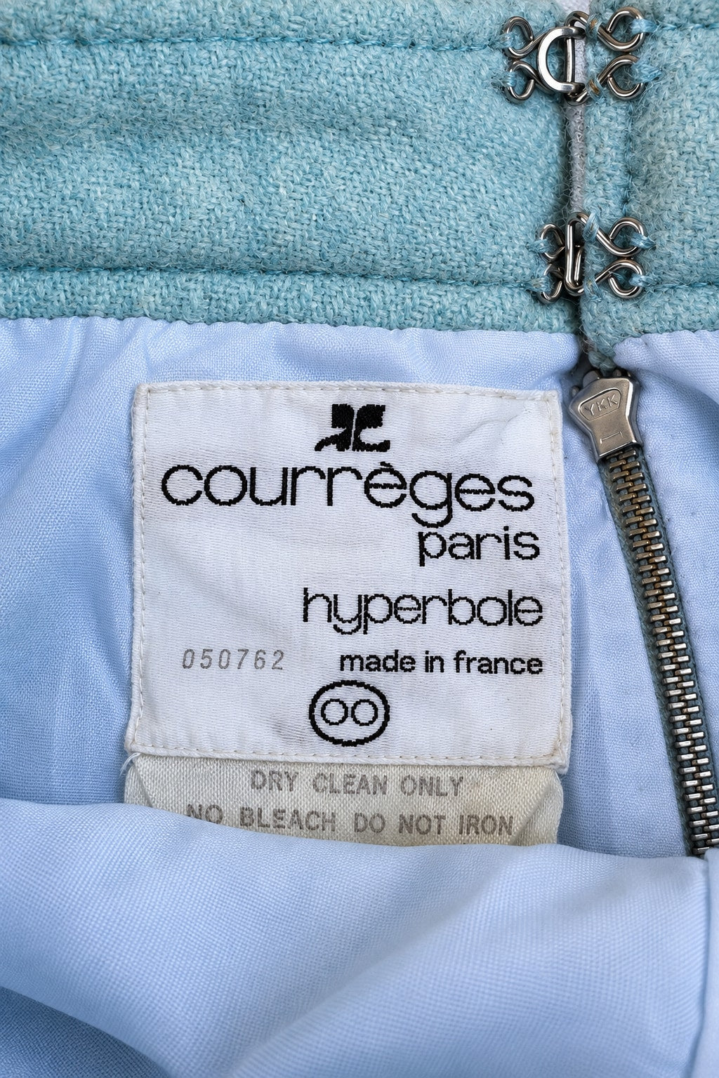 Mini jupe trapèze Courrèges en laine turquoise vintage authentique