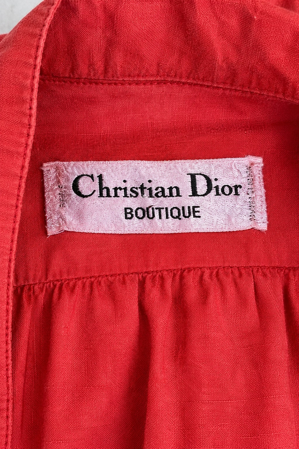 Trench Christian Dior en soie rouge vintage authentique circa 70s