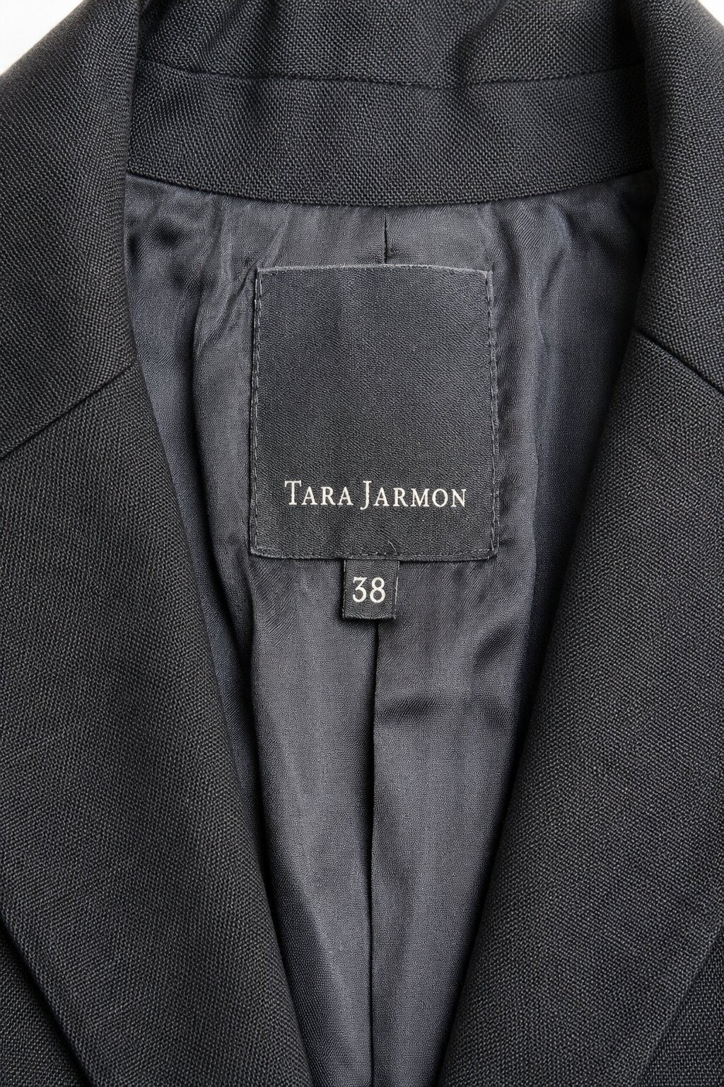 Long black viscose blazer by Tara Jarmon