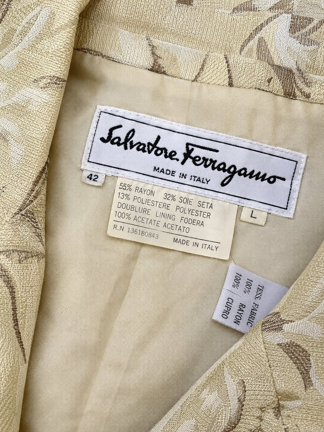 Blazer Vintage Authentique en Soie Beige par Salvatore Ferragamo