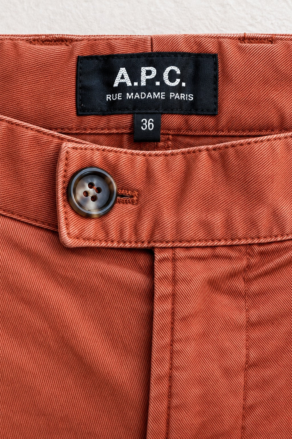 Pantalon A.P.C. en coton terracotta