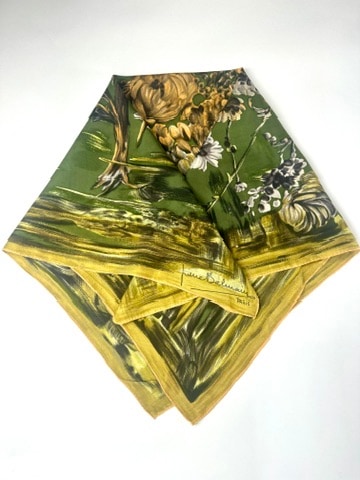 Carré Pierre Balmain en soie verte et jaune motif automne floral vintage authentique