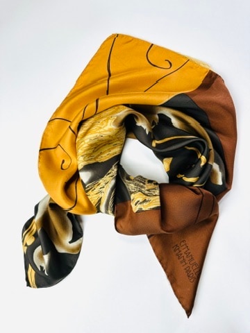 Grand carré Emmanuelle Khanh en soie marron et jaune motif équestre vintage authentique