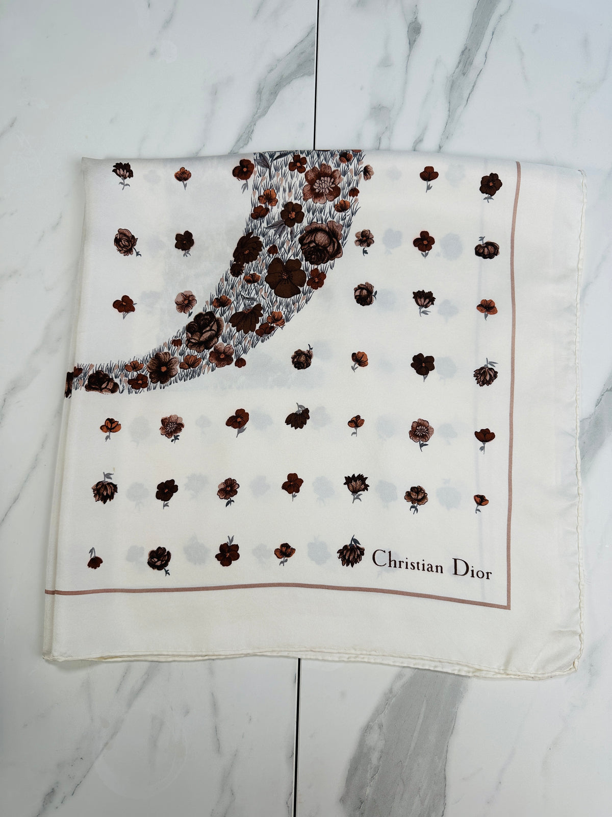 Carré Christian Dior en soie motif D floral vintage authentique
