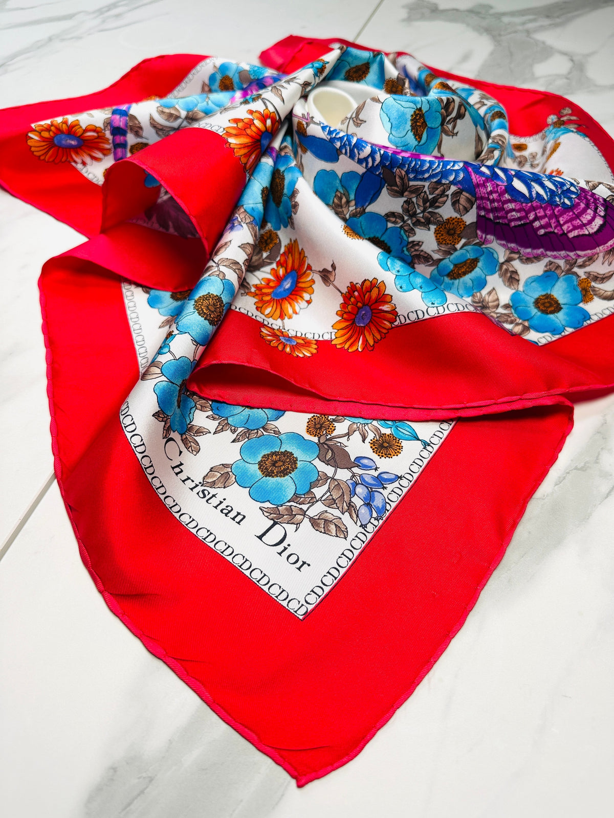 Grand foulard Christian Dior en soie rouge et blanche avec motif floral vintage authentique
