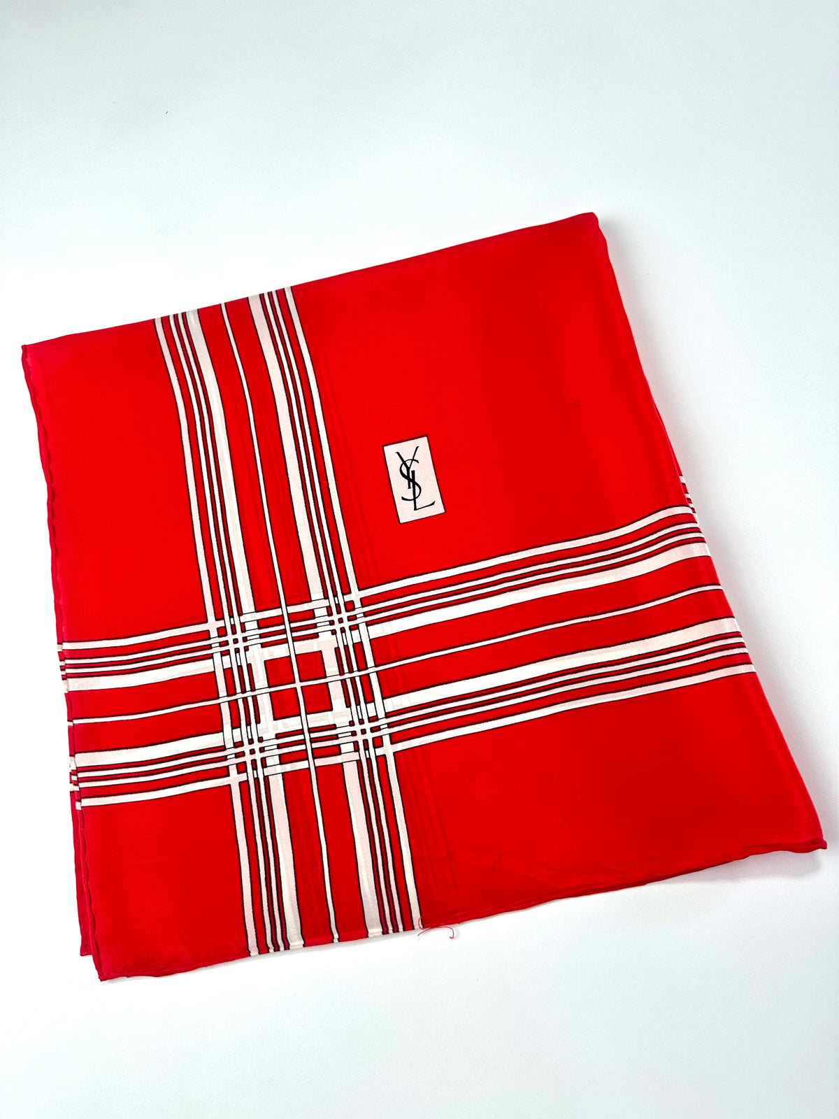 Carré Yves Saint Laurent en soie rouge et blanc motif rayures vintage authentique