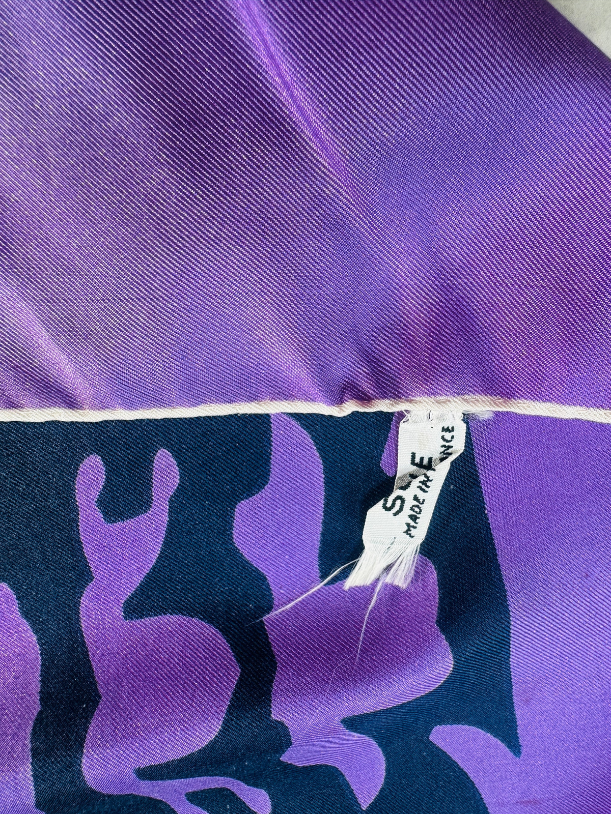 Foulard Lanvin Vintage Authentique en Soie à Motif Abstrait Violet et Rose