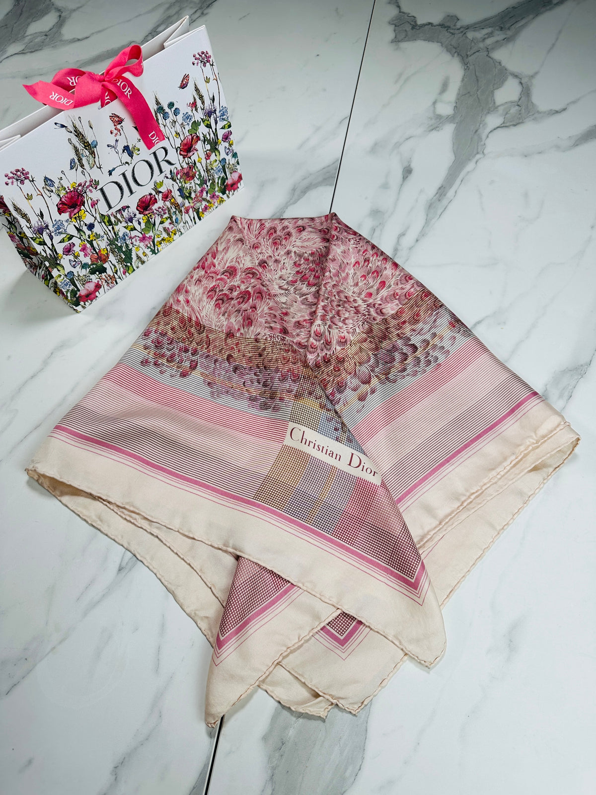 Carré Christian Dior en soie motif plume vintage authentique