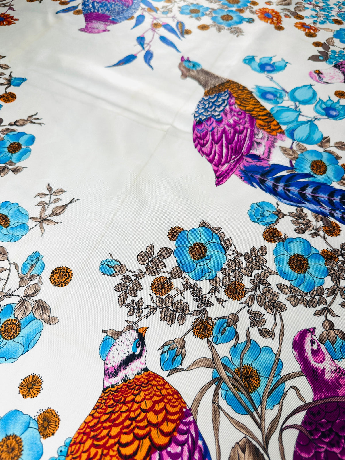 Grand foulard Christian Dior en soie rouge et blanche avec motif floral vintage authentique