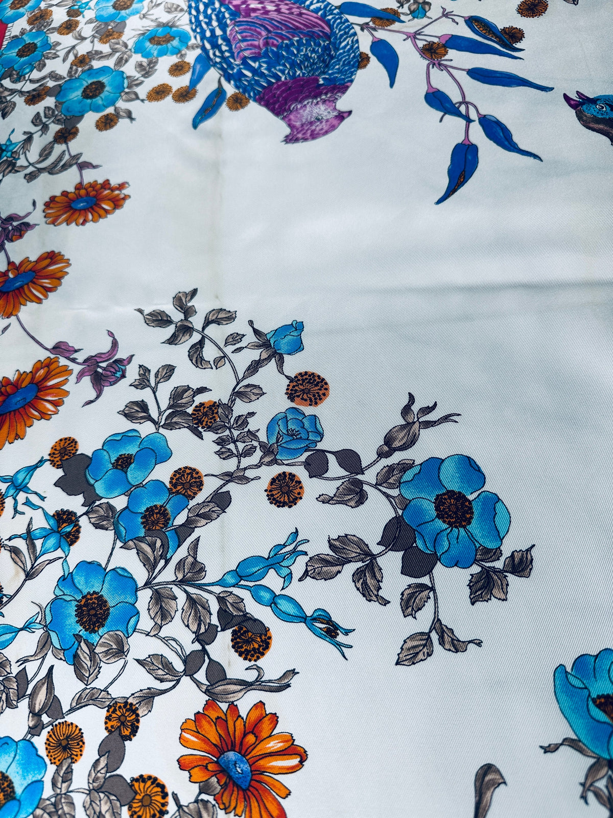 Grand foulard Christian Dior en soie rouge et blanche avec motif floral vintage authentique