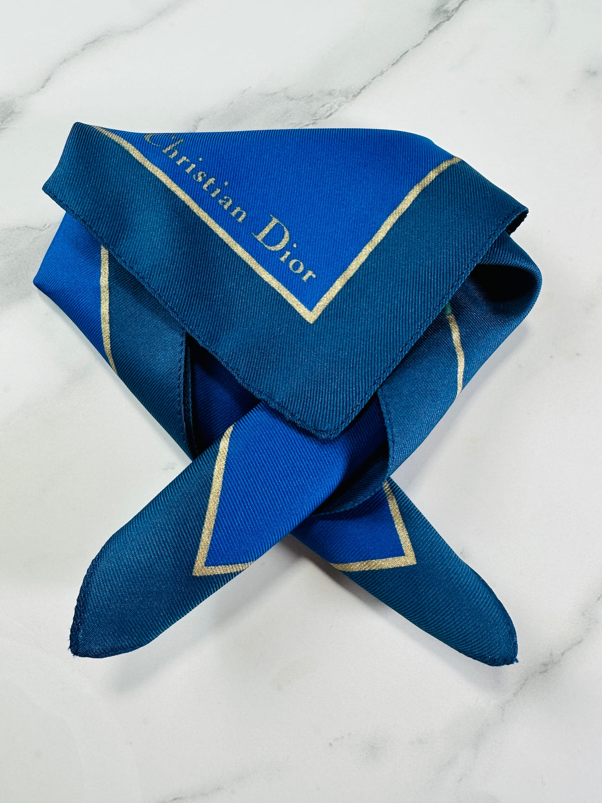 Petit carré Dior en soie bleu et crème motif géométrique vintage authentique
