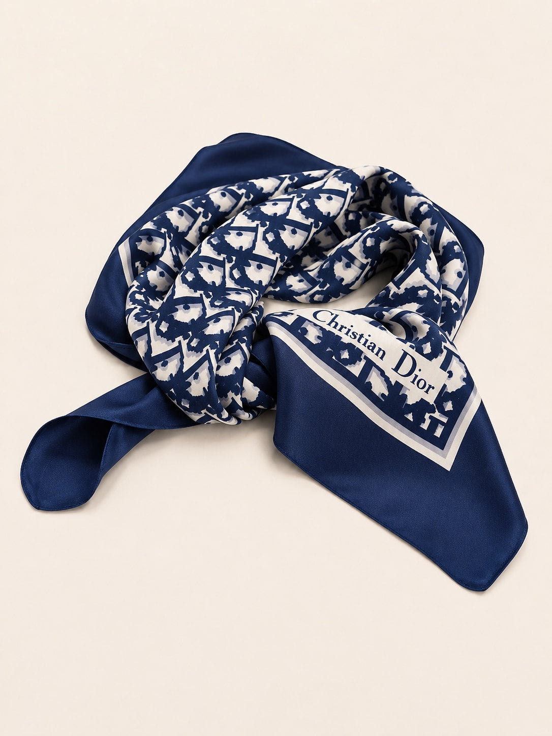Foulard Vintage Authentique Christian Dior en Soie avec Motif Monogramme Bleu Marine et Blanc