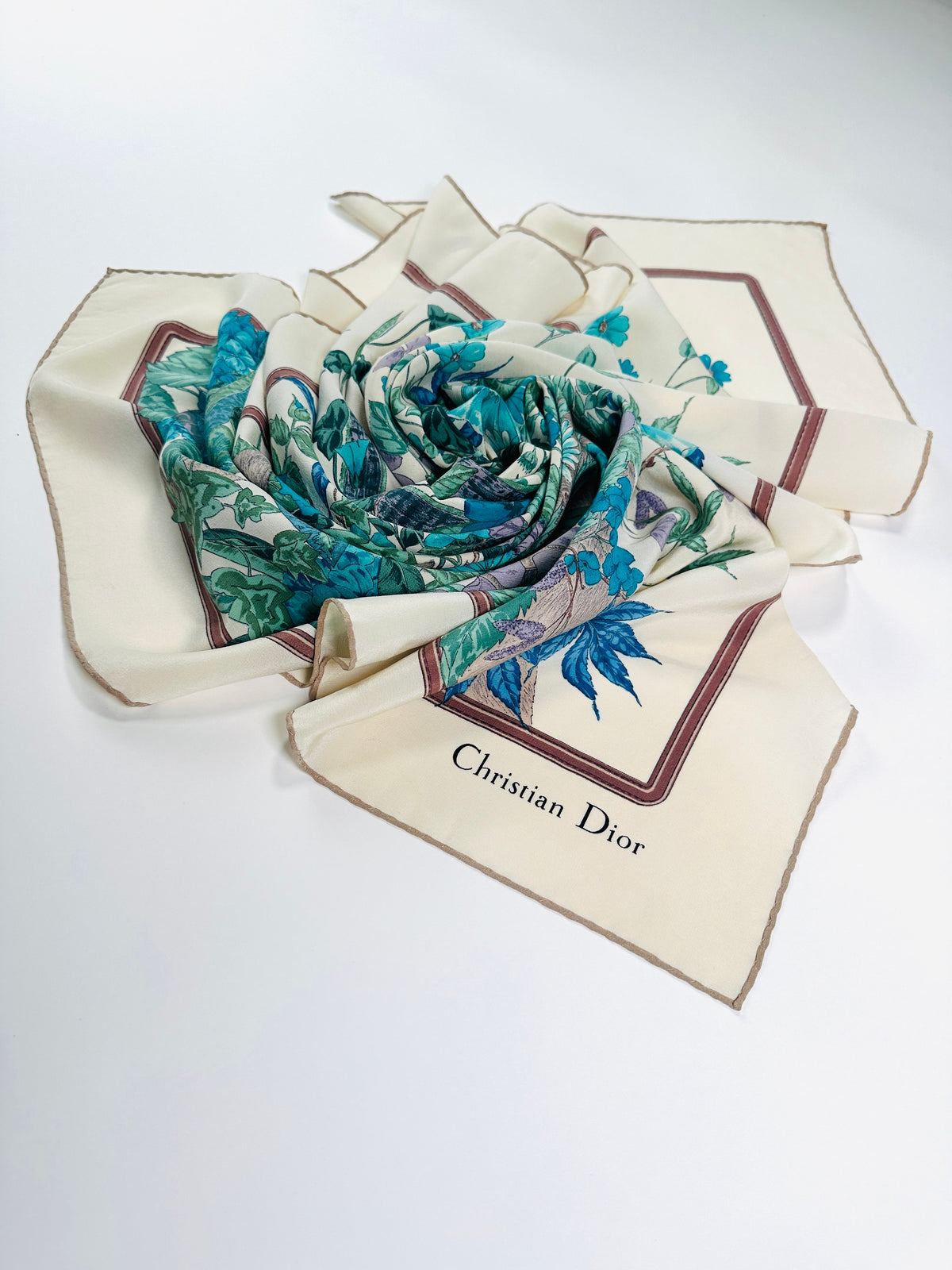 Grand carré Christian Dior en soie crème et bleu motif floral vintage authentique