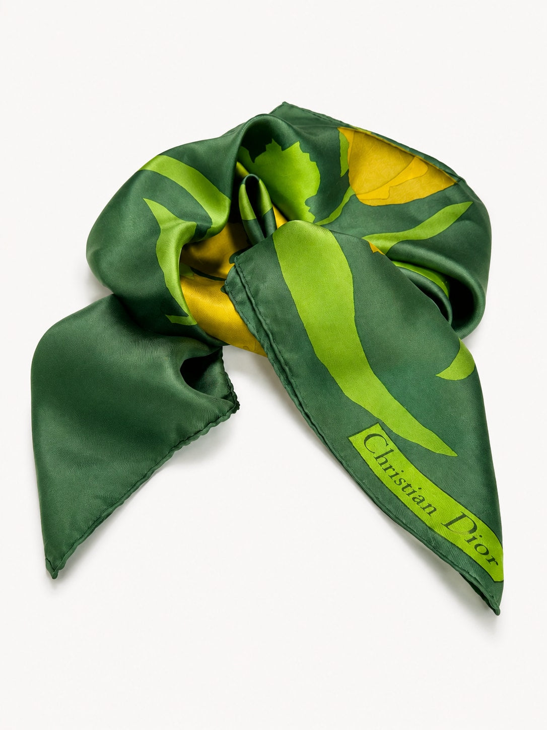 Carré Christian Dior en soie satinée vert et jaune motif floral vintage authentique