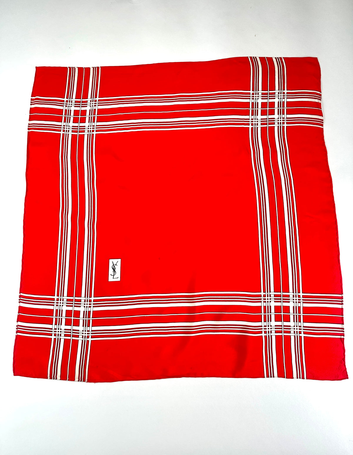 Carré Yves Saint Laurent en soie rouge et blanc motif rayures vintage authentique