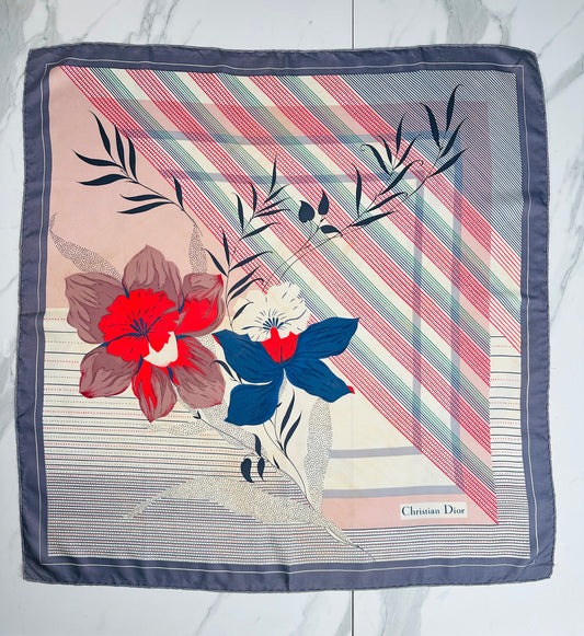 Carré Christian Dior en soie satinée bleu marine et rose motif floral vintage authentique