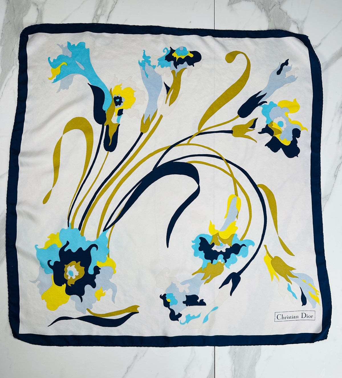 Carré Christian Dior en soie crème et marine motif floral vintage authentique