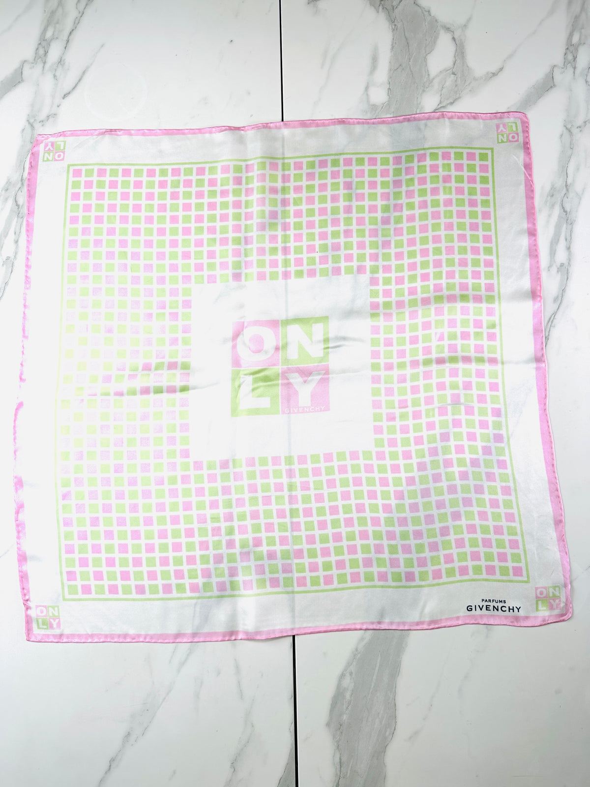 Foulard en soie géométrique blanc et rose Givenchy vintage authentique