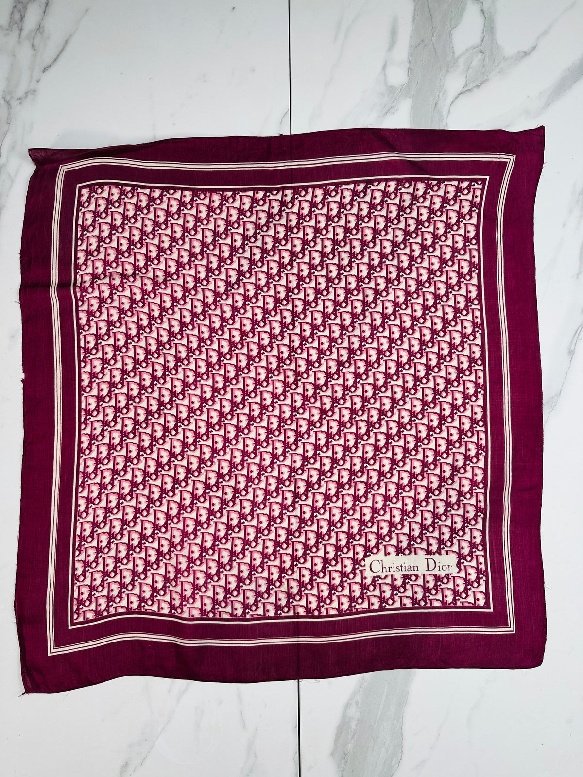 Foulard en soie vintage authentique Christian Dior à motif monogramme bordeaux et ivoire