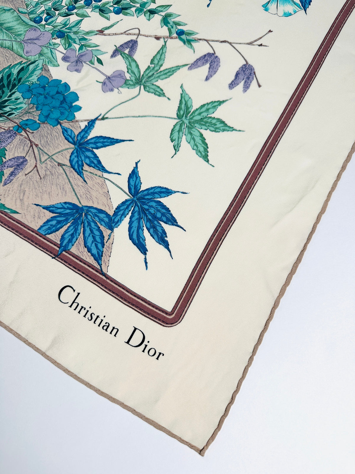Grand carré Christian Dior en soie crème et bleu motif floral vintage authentique