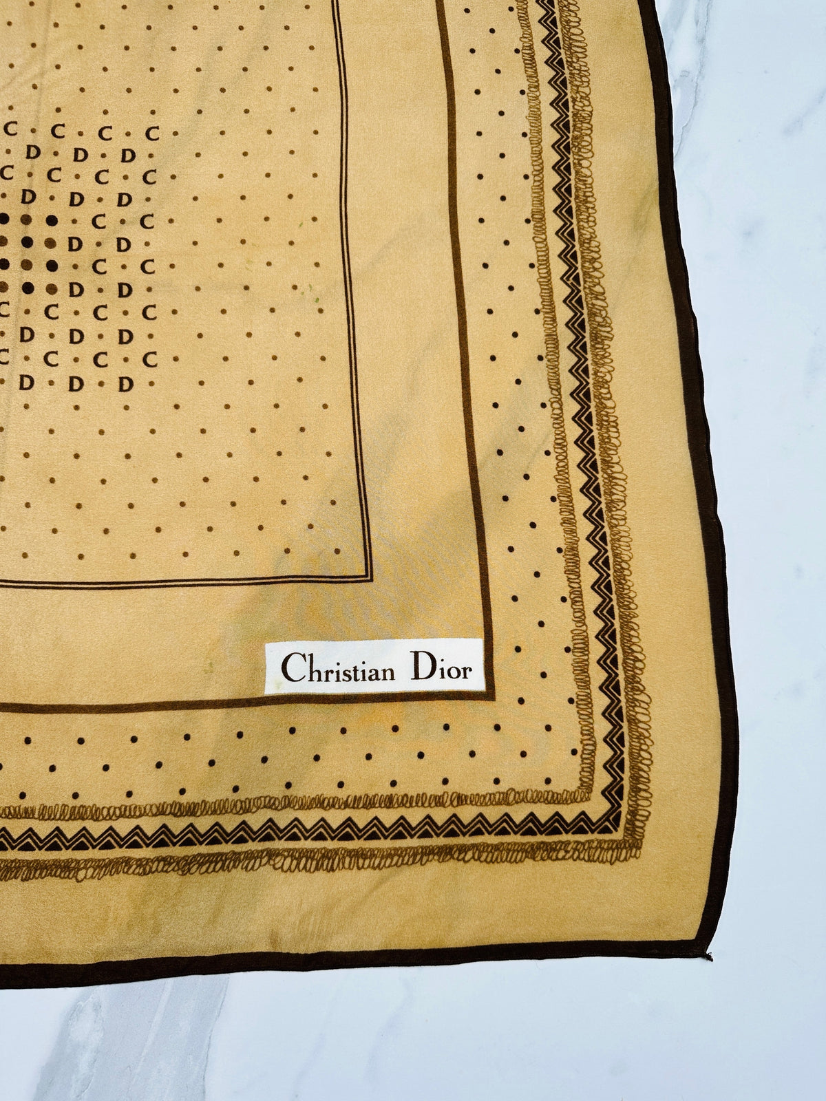 Foulard Vintage Authentique Christian Dior en Crêpe de Soie à Motif Géométrique Beige et Marron