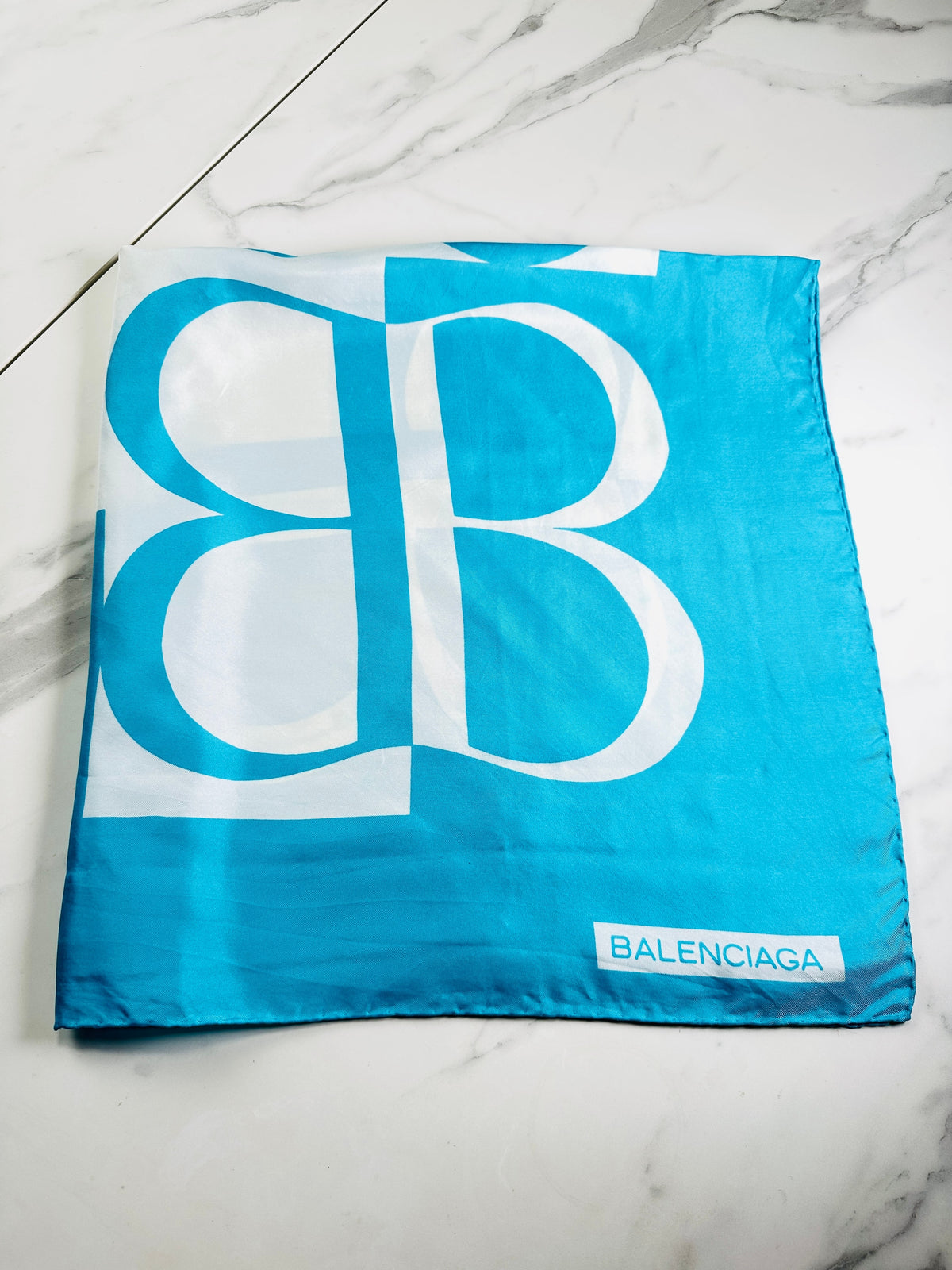 Foulard en soie Balenciaga vintage authentique à motif logo bleu et blanc