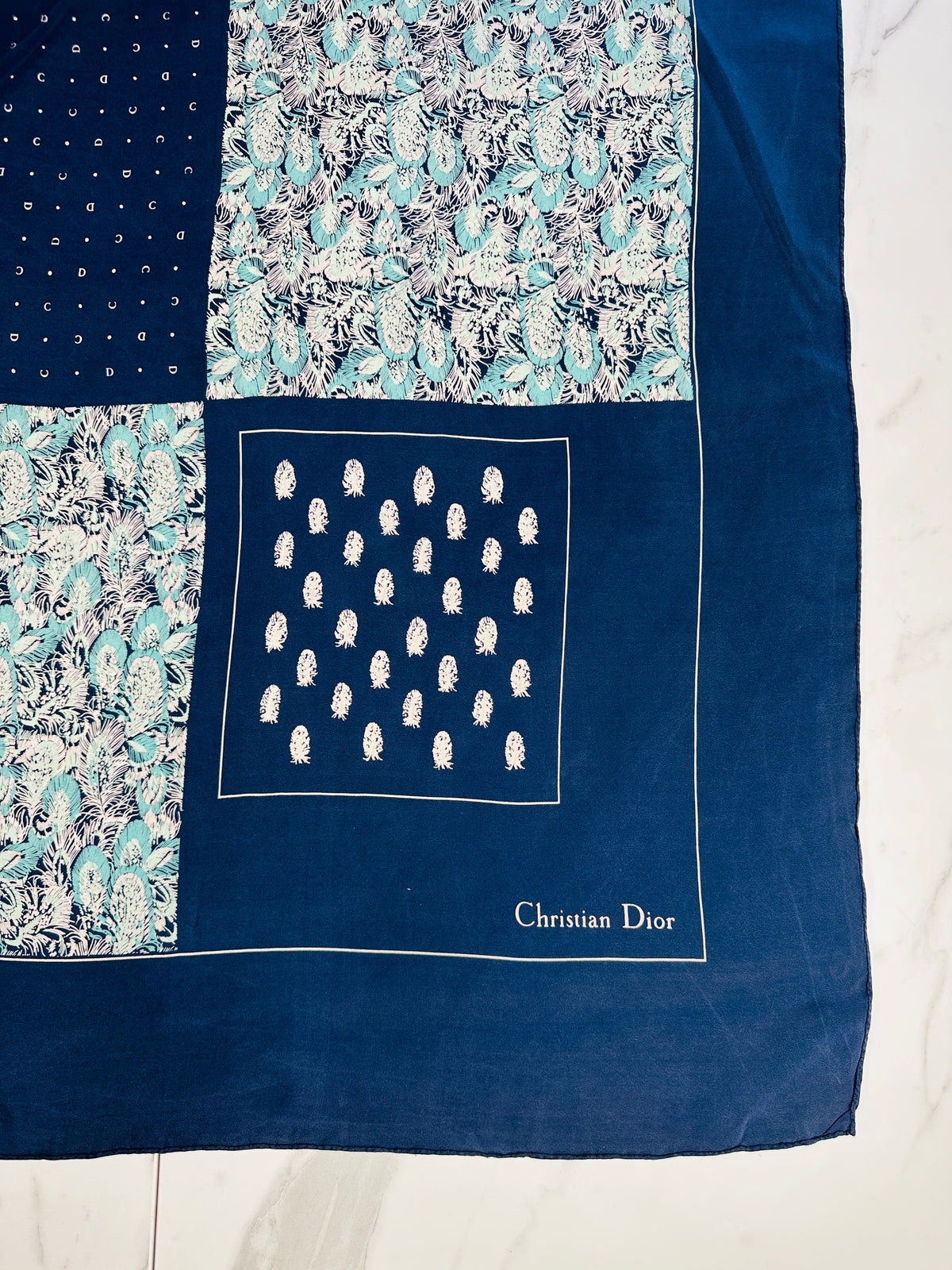 Foulard en soie vintage authentique Christian Dior à motif floral bleu marine et turquoise