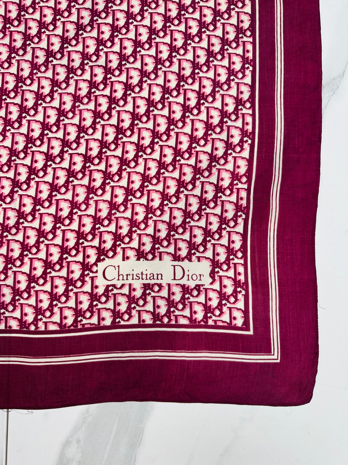 Foulard en soie vintage authentique Christian Dior à motif monogramme bordeaux et ivoire