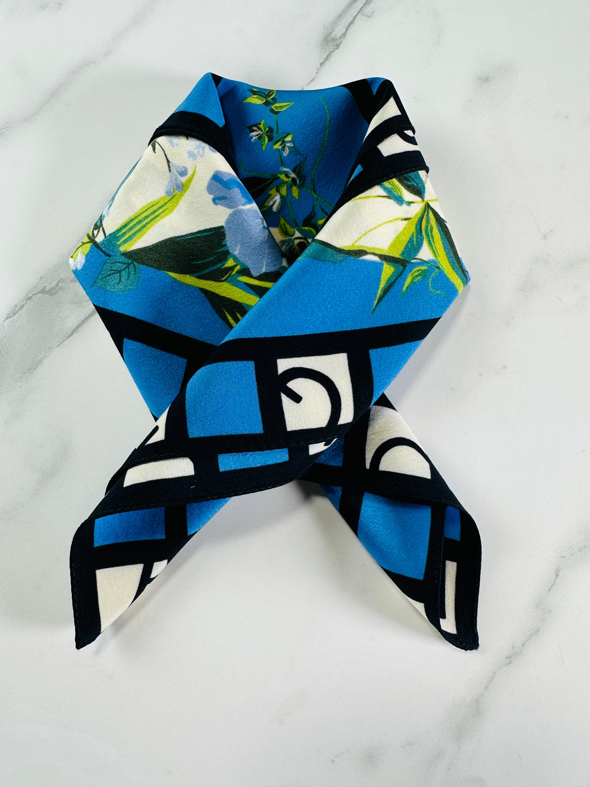Petit carré Lanvin en soie bleu et noir motif floral vintage authentique