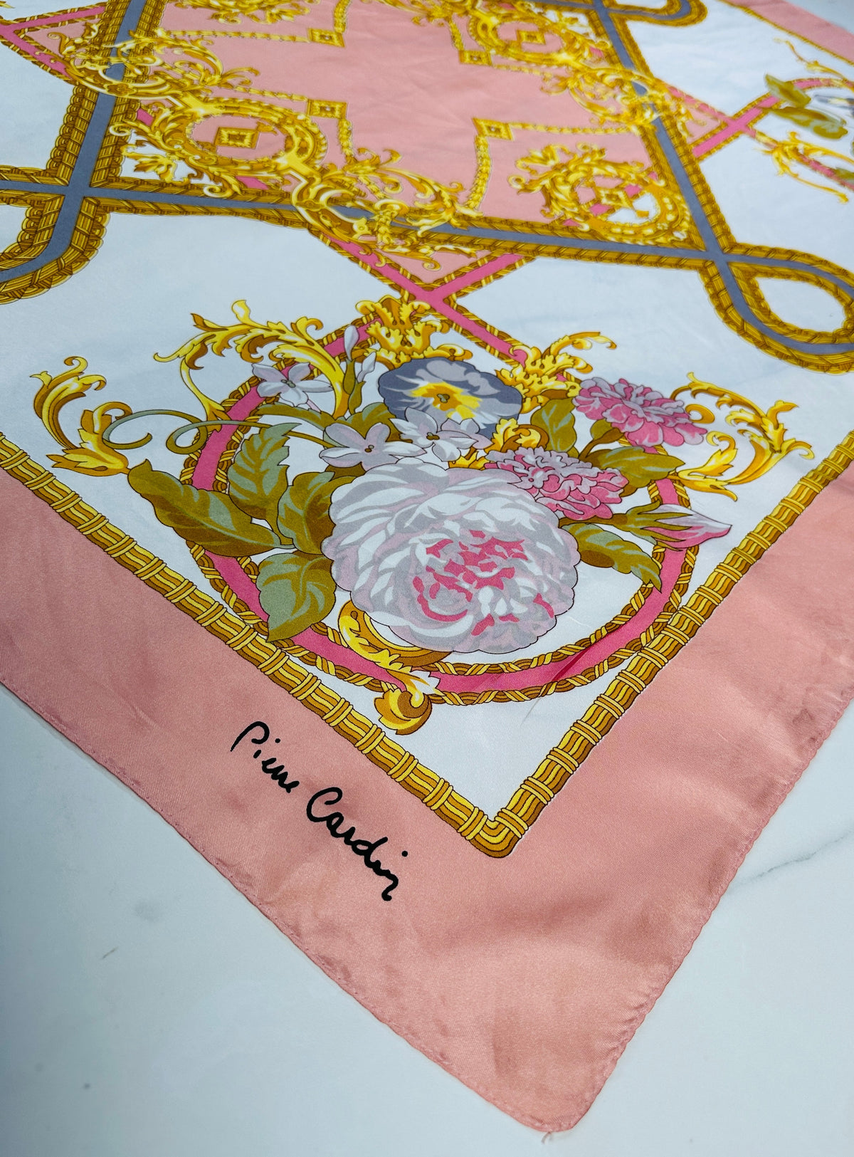 Grand foulard en soie Pierre Cardin rose et crème avec motif floral vintage authentique