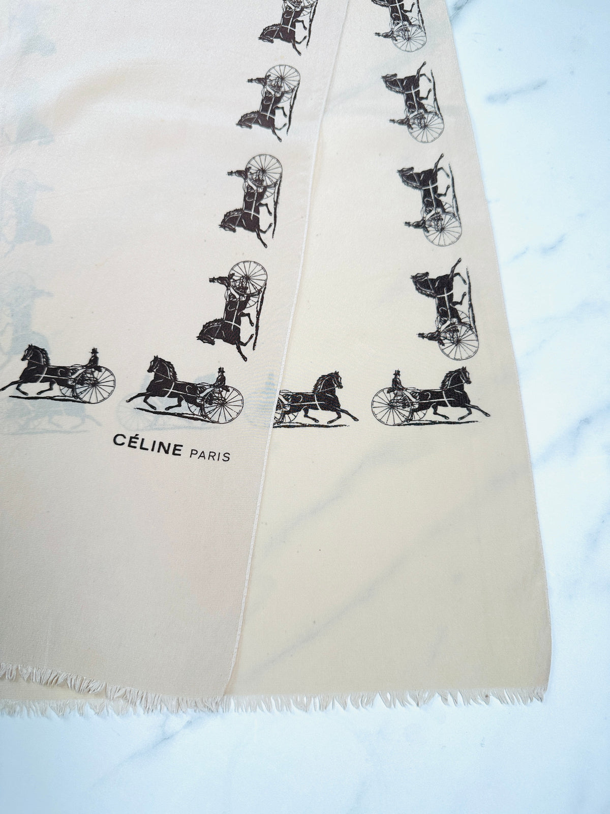 Foulard Céline en soie crème et noir motif équestre vintage authentique