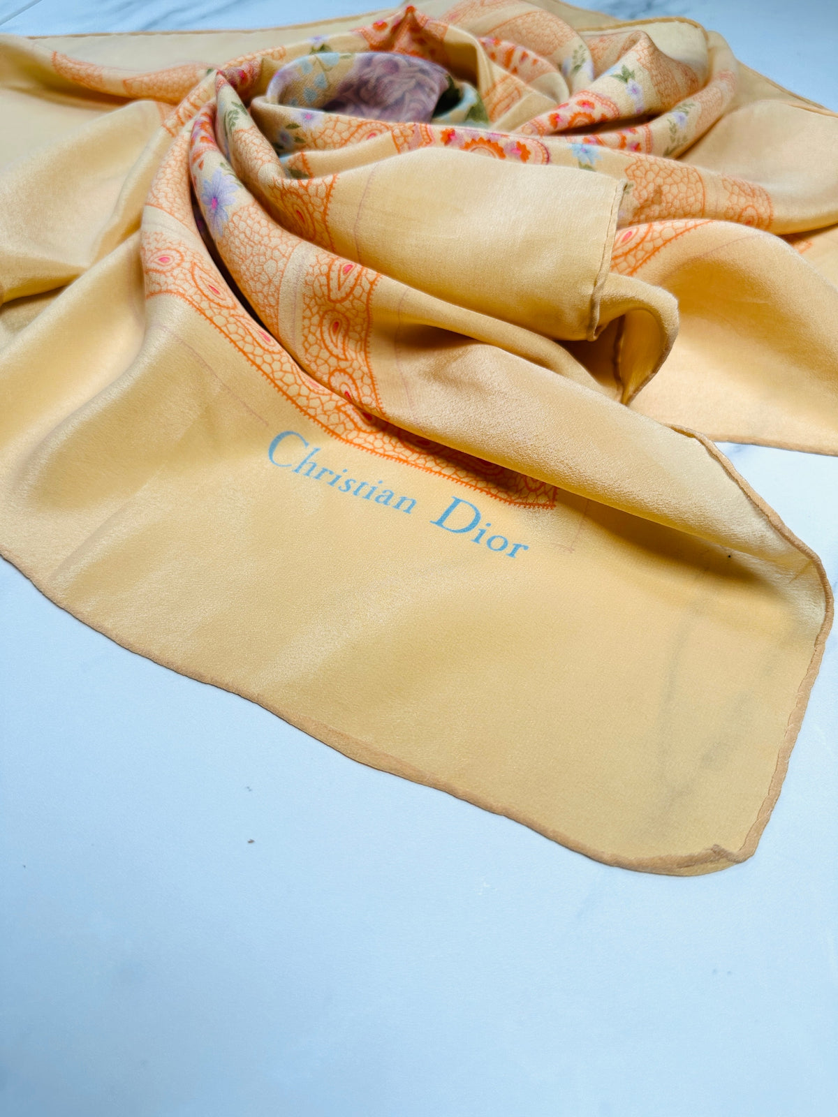 Foulard en soie vintage authentique Christian Dior à motif floral abricot et bleu