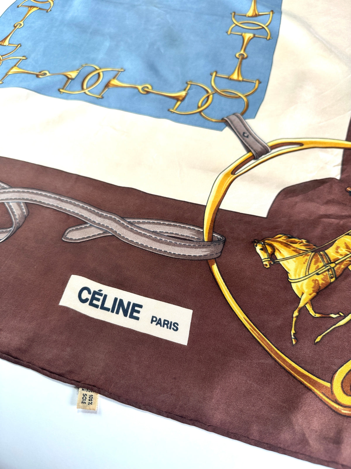 Grand carré Céline en soie marron et bleu motif équestre vintage authentique