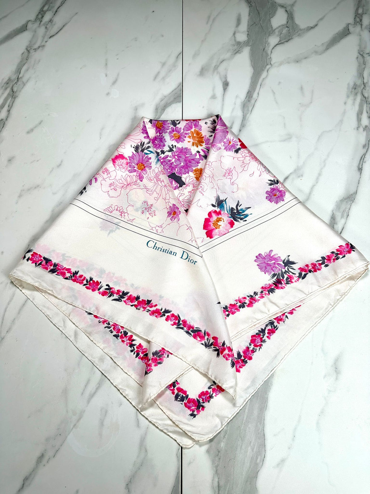 Carré Christian Dior en soie motif floral rose vintage authentique