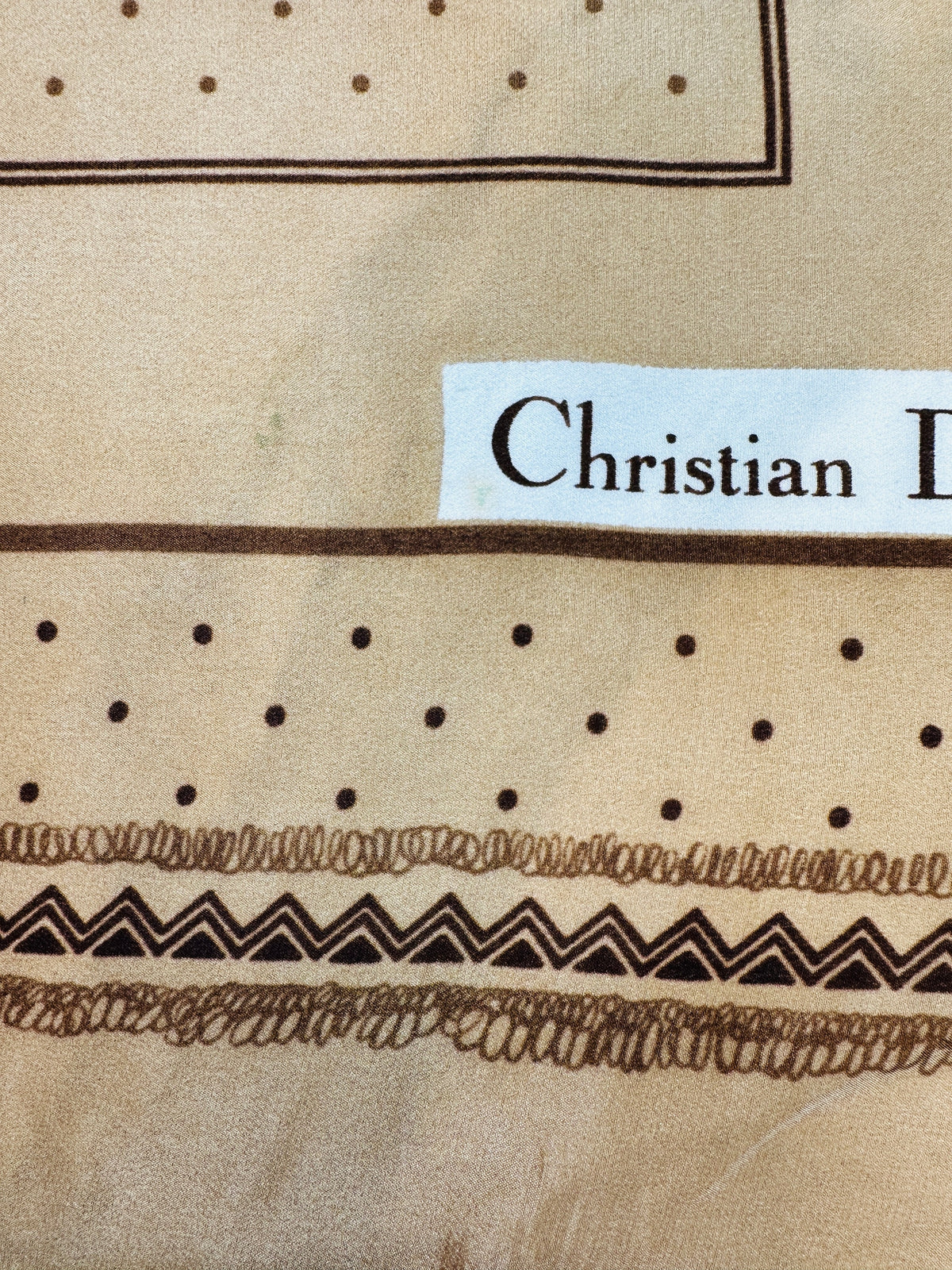 Foulard Vintage Authentique Christian Dior en Crêpe de Soie à Motif Géométrique Beige et Marron