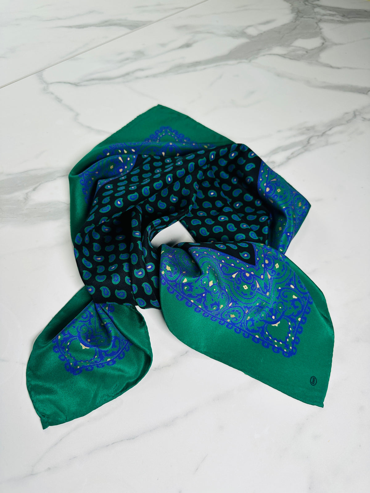 Foulard en soie vintage authentique Yves Saint Laurent vert et bleu à motif cachemire