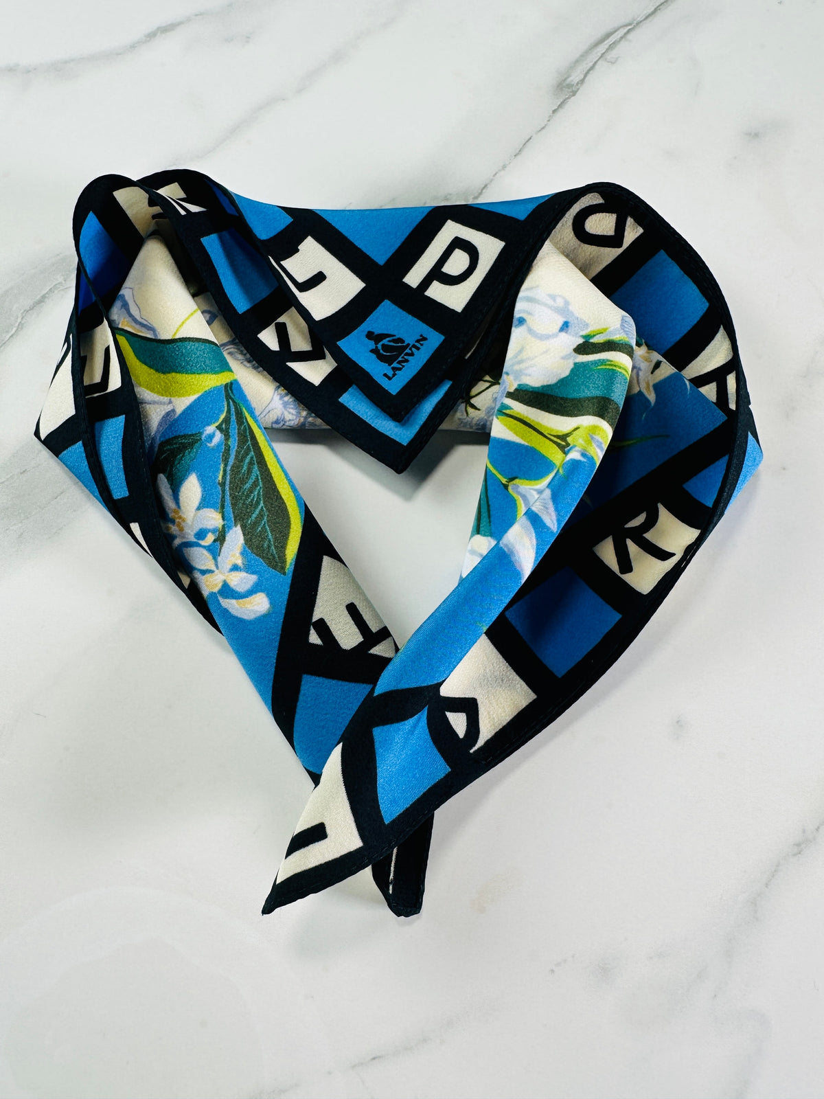 Petit carré Lanvin en soie bleu et noir motif floral vintage authentique