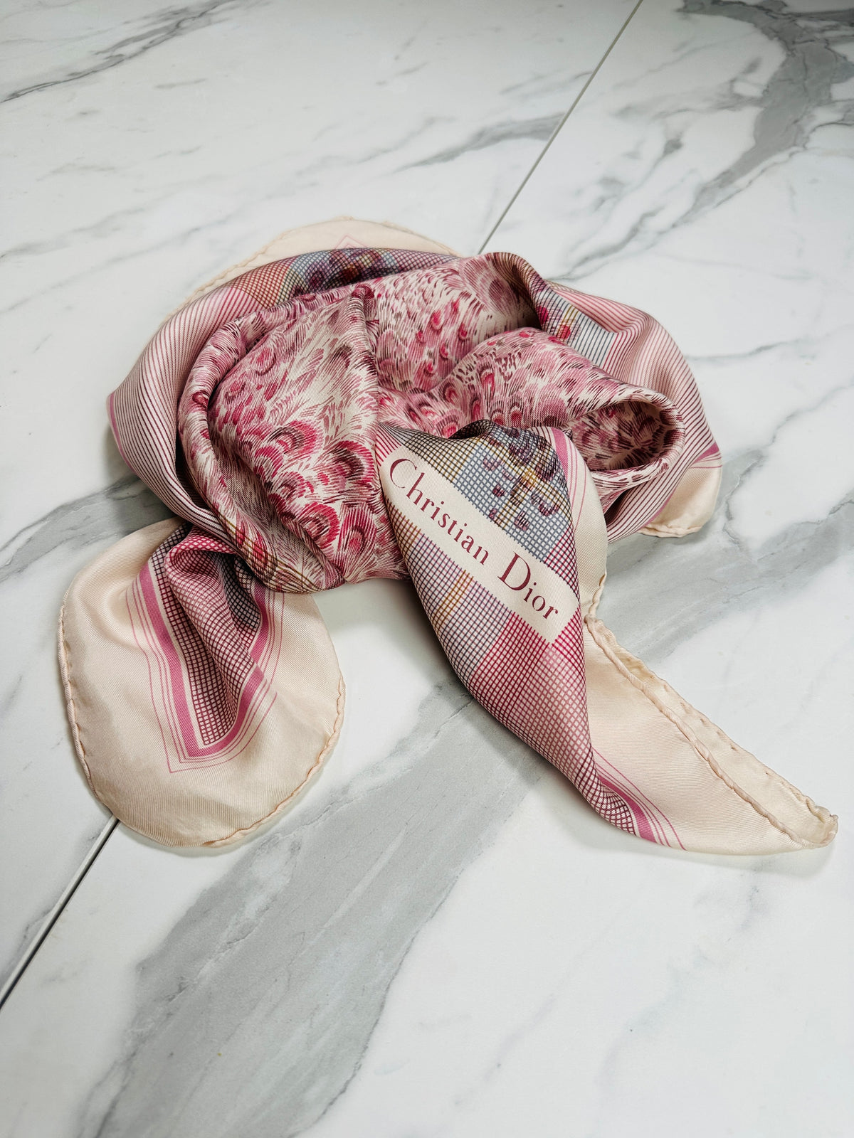 Carré Christian Dior en soie motif plume vintage authentique