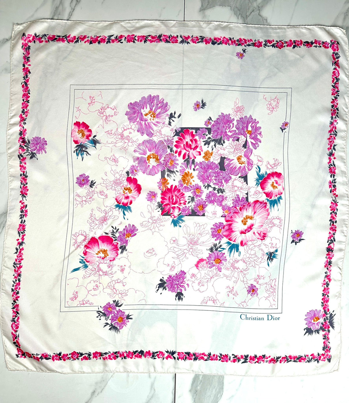 Carré Christian Dior en soie motif floral rose vintage authentique