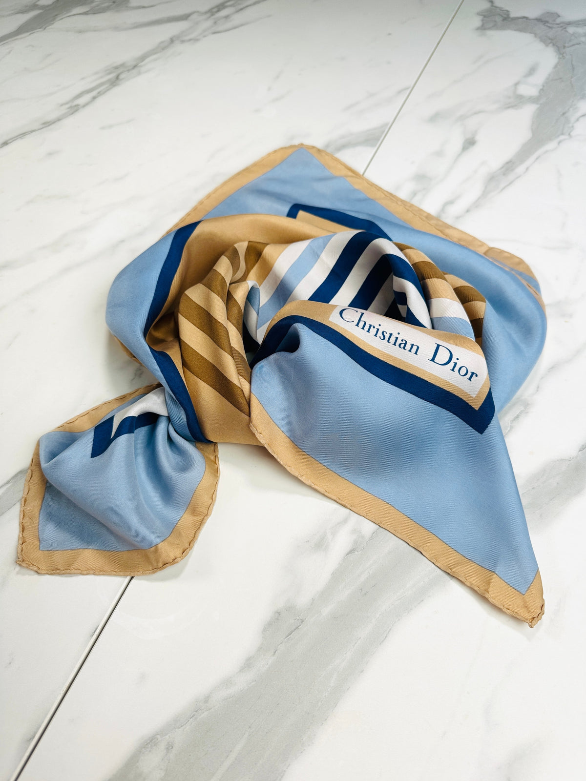 Foulard en soie satinée bleu et bronze à motif rayé Christian Dior vintage authentique