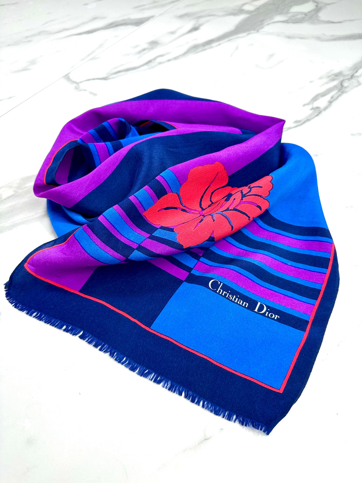Foulard en soie vintage authentique Christian Dior à motif floral bleu et violet