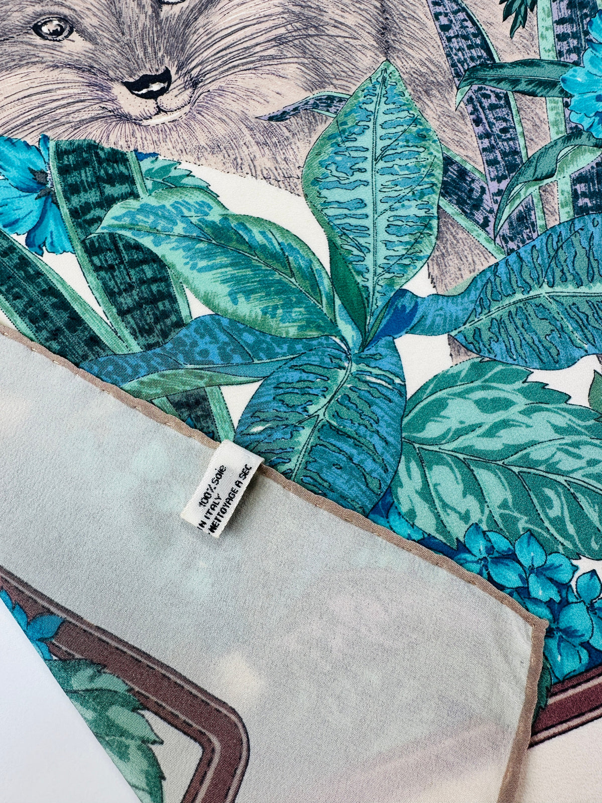 Grand carré Christian Dior en soie crème et bleu motif floral vintage authentique