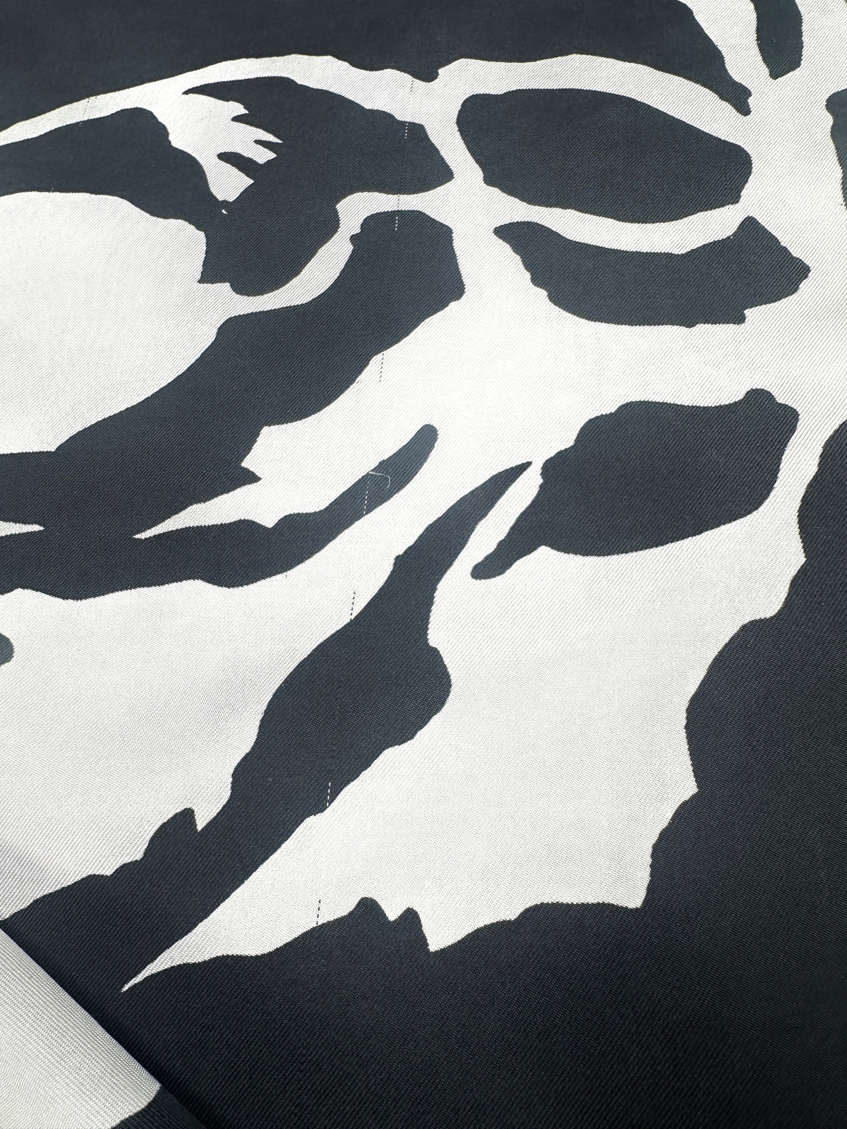 Foulard en soie satinée à motif floral noir et blanc Christian Dior vintage authentique