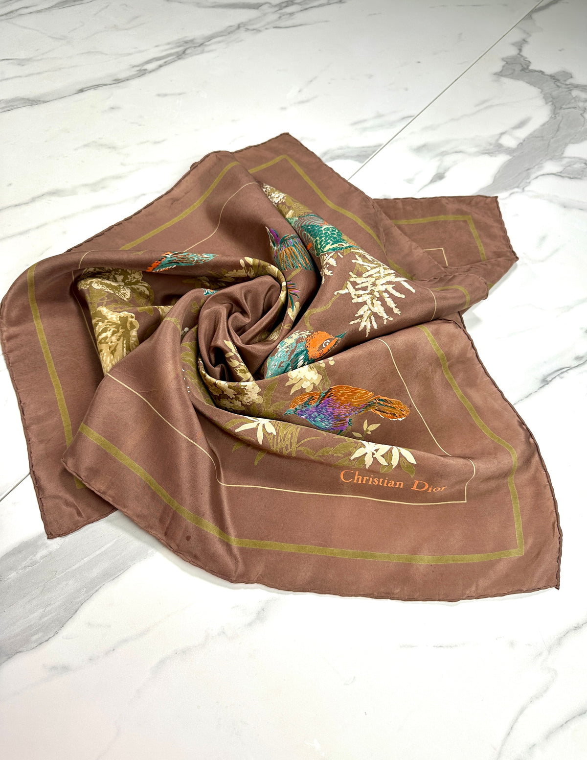 Carré Christian Dior en soie marron et orange néon motif floral vintage authentique