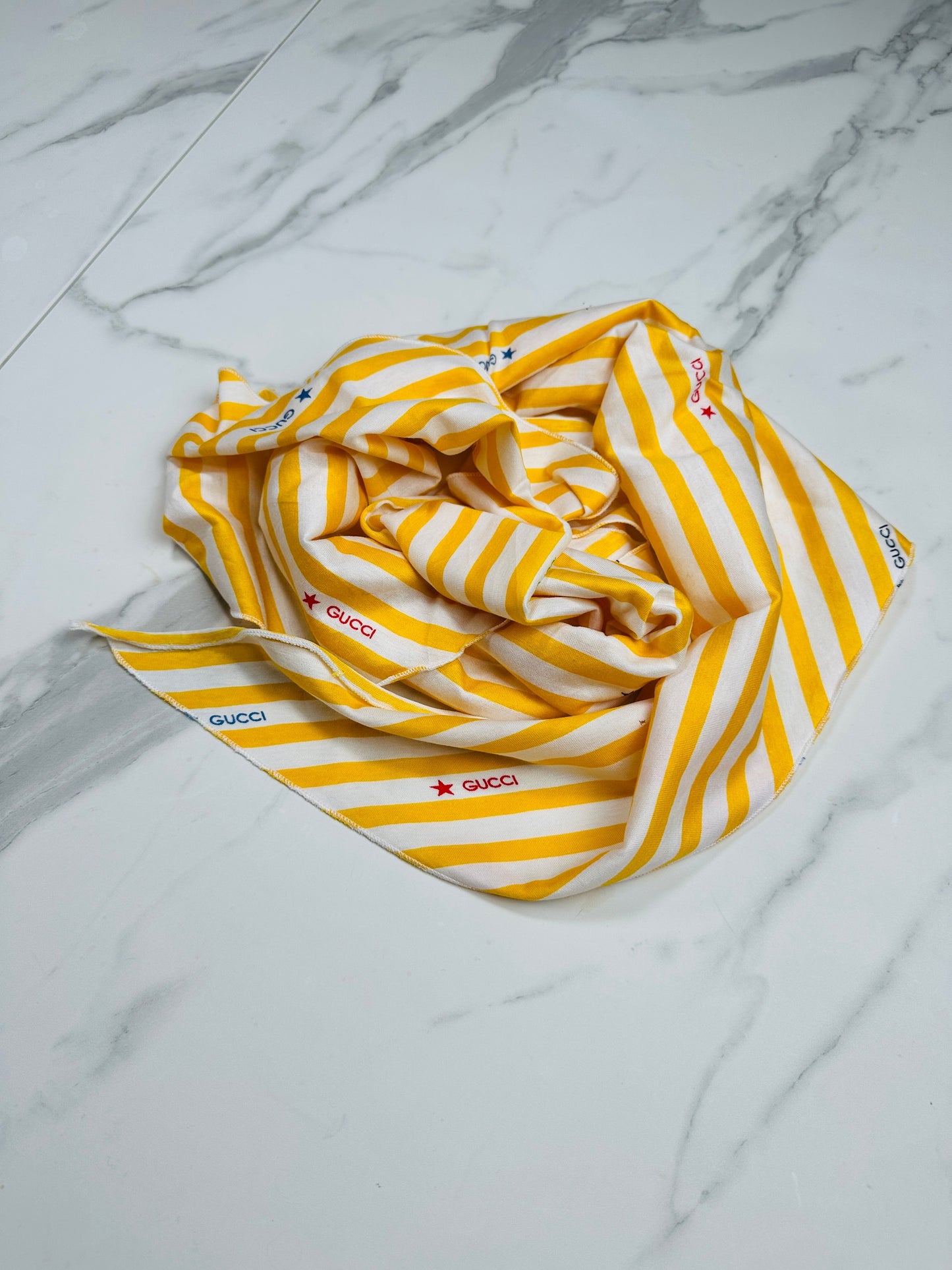 Bandana Gucci en coton jaune et blanc motif rayures vintage authentique