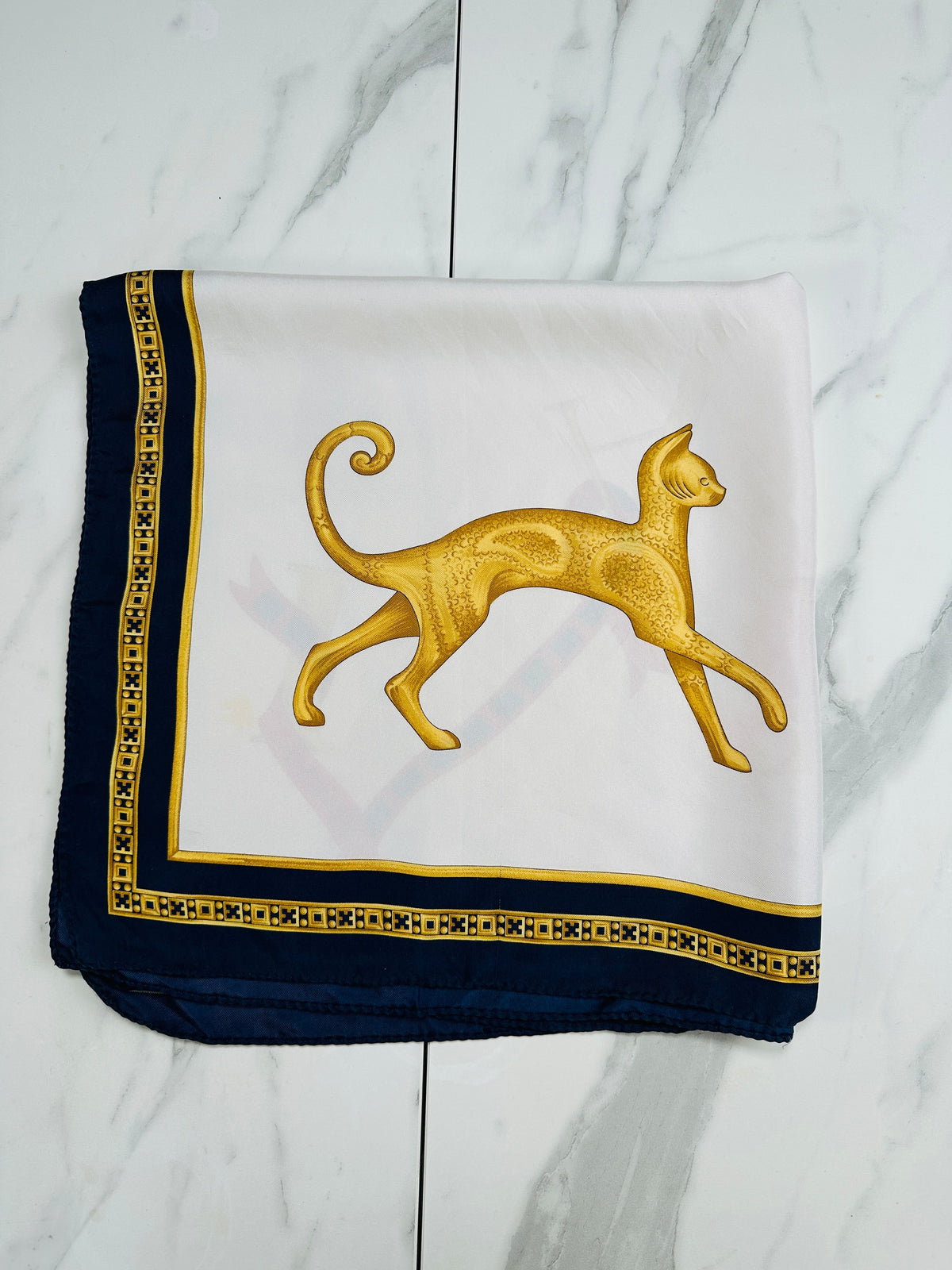 Foulard en soie imprimé animalier ivoire et marine Lanvin vintage authentique