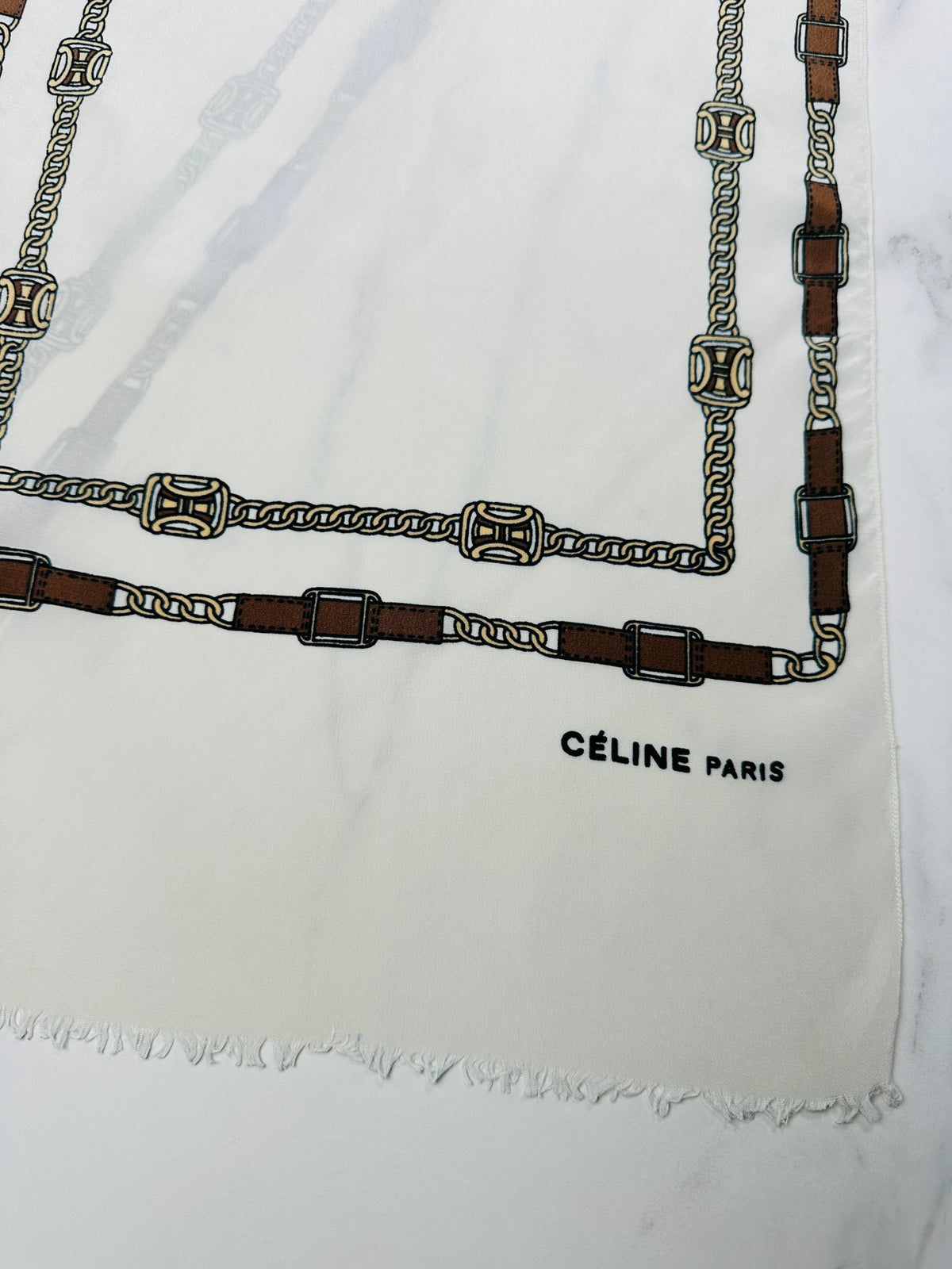 Foulard Céline en crêpe de soie crème et marron avec motif chaîne vintage