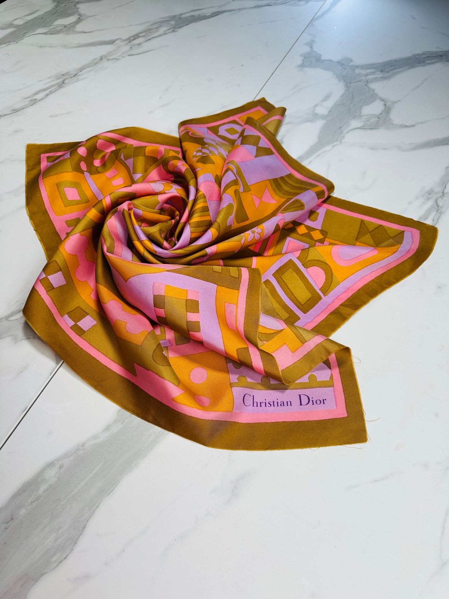 Carré Christian Dior en soie bronze et orange motif géométrique vintage authentique